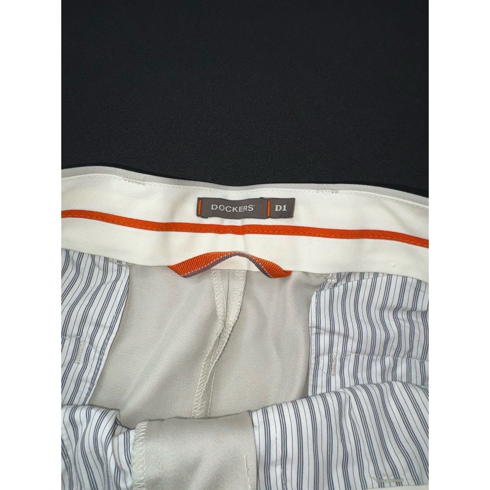NWT Dockers Mens D1 Slim Fit Flat Front Tan Khaki Pants Size 33x32 - Picture 7 of 14